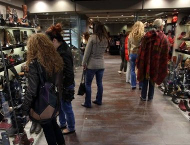 Ξεκινά το εορταστικό ωράριο:Ανοιχτά την Κυριακή τα εμπορικά καταστήματα